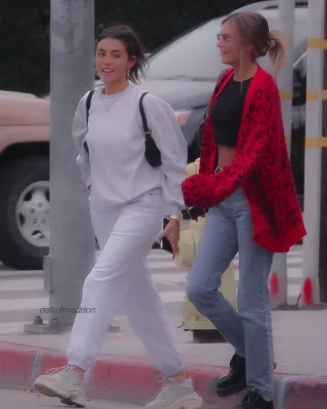 Balenciaga Triple S Suede usado por Madison Beer West Hollywood enero 21, 2020