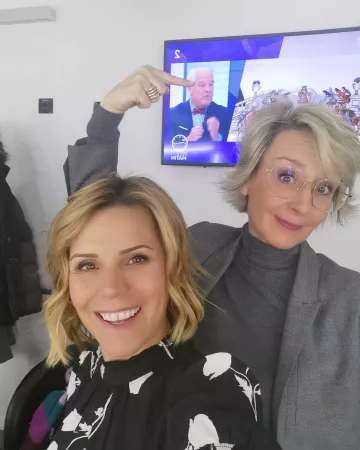 The dress floral print of Laura Tenoudji on the account Instagram of @lauratenoudji