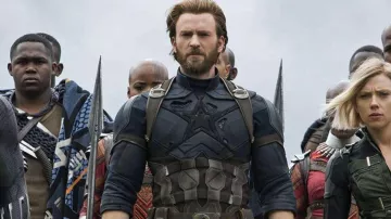 The costume of Steve Rogers / Captain America (Chris Evans) in the Avengers : Infinity War
