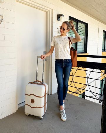 Madewell Crop Tee de Blair Staky en la cuenta de Instagram @thefoxandshe