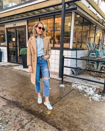 Knit Mock-turtle­neck Sweater of Blair Staky on the Instagram account @thefoxandshe