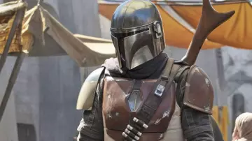 Le fusil mandalorien de The Mandalorian (Pedro Pascal) dans The Mandalorian (S01)