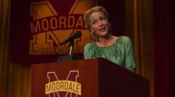 Vestido verde usado por Jean Milburn (Gillian Anderson) como se ve en Sex Education (S02E02)