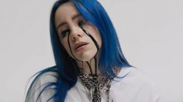 Matrix chain worn by Billie Eilish in Billie Eilish - Funny Moments