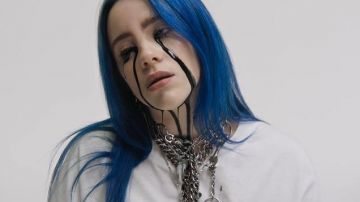 Chain necklaces worn by Billie Eilish in Billie Eilish - Funny Moments