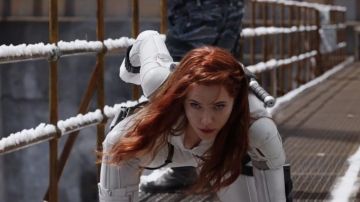 Blanc Costume porté par Natasha Romanoff / la Veuve Noire (Scarlett Johansson) dans la Veuve Noire