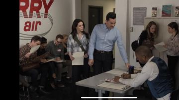 Levi's 501 Skinny Jeans in Dark Wash of David Rose (Daniel Levy) in Schitt's Creek (S06E03)