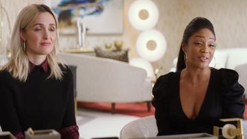 Dress cache-cœur short puffed sleeves of Mia (Tiffany Haddish) in Like a Boss