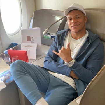 El reloj blanco Hublot que luce Kylian Mbappé en su cuenta de Instagram @k.mbappe