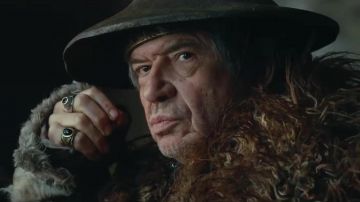Les bagues de Léodagan (Lionnel Astier) dans Kaamelott - Premier Volet