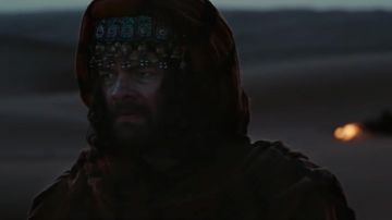 The adornment of Clovis Cornillac in Kaamelott - First part