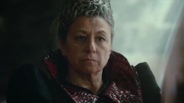 El vestido negro de Marie-Christine Orry en Kaamelott - Primera Parte