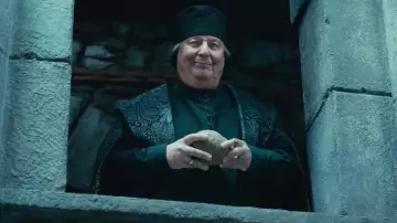 The black cape of the jurisconsult (Christian clavier) in Kaamelott - First part