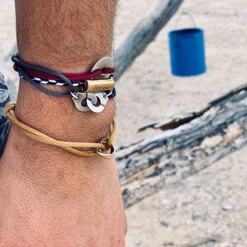 La pulsera en blanco y negro de Reead en la cuenta de Instagram @reead
