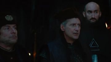 La toque en fourrure de Dagonet (Antoine de Caunes) dans Kaamelott - Premier Volet