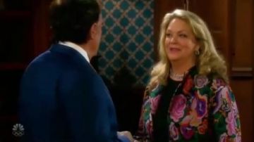 Etro Floral Jacquard Topper usado por Anna DiMera (Leann Hunley) como se ve en Days of Our Lives 21 de enero de 2020