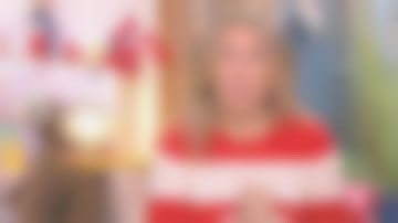 Le pull à larges rayures, 100% cachemire, col rond de Agathe Lecaron dans La maison des maternelles le 23.01.2020