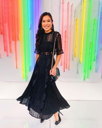 Auto-Portrait, Robe en Dentelle de Hoang-Kim sur l'Instagram account @hkcung