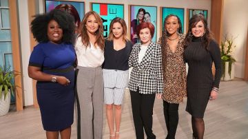 Zara Hound­stooth Jack­et worn by Sharon Osbourne on The Talk January 22, 2020