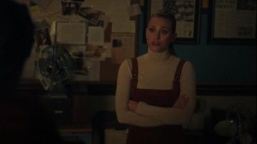 Off White Fitted Turtleneck Sweater worn by Betty Cooper (Lili Reinhart) in Riverdale Season 4 Episode 10