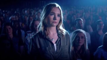 Shirt oversize with pockets - Khaki Melissa Henning (Britt Robertson) in I Still Believe