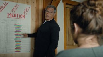 Chemise noir de Papi Morales (Gérard Lanvin) dans Papi Sitter