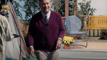 Chino pants beige Fred Rogers (Tom Hanks) in A Beautiful Day in the Neighborhood