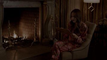 Motif léopard des Pyjamas de Fallon Carrington (Elizabeth Gillies) dans Dynastie (S02E18)