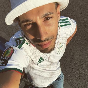 Le Bob Jacquemus porté par NOS