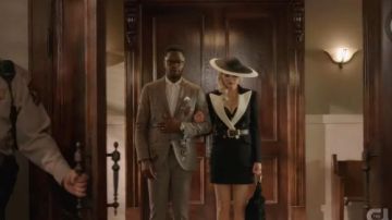 Noir Mini Jupe portée par Alexis Carrington (Elaine Hendrix) dans la Dynastie Sesaon 3 Épisode 9