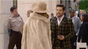 Vérifié Costume Gilet porté par Sam Jones (Rafael de la Fuente) dans la Dynastie Saison 3 Épisode 9