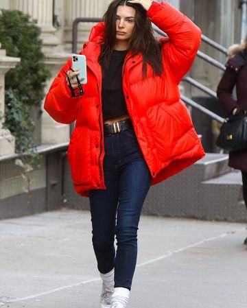 Ienki Ienki Michlin Belted doudoune portés par Emily Ratajkowski la Ville de New York, le 23 janvier 2020