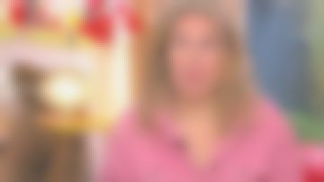 La combinaison rose en jean de Agathe Lecaron dans La maison des maternelles le 24.01.2020