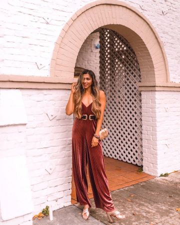 Vel­vet Jump­suit of Jyo on the Instagram account @jyo_shankar