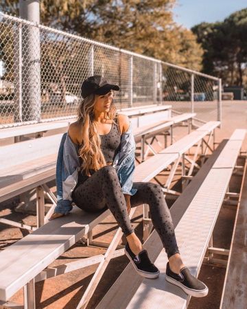 Black Sneakers of Jyo en la cuenta de Instagram @jyo_shankar