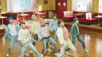 High-Top Sneakers worn by Suga in BTS (방탄소년단) '작은 것들을 위한 시 (Boy With Luv) feat. Halsey' Official MV