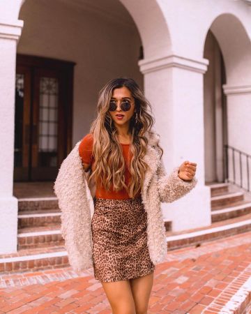 Leop­ard Skirt of Jyo on the Instagram account @jyo_shankar