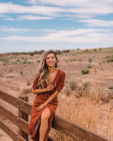 Mi­di Dress of Jyo on the Instagram account @jyo_shankar