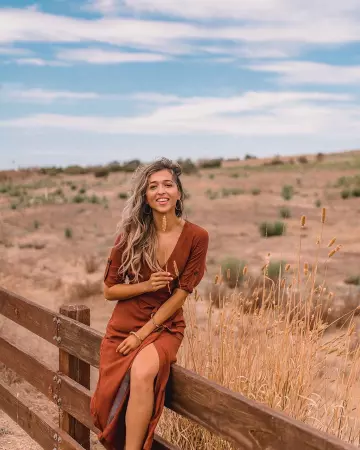 Mi­di Dress of Jyo on the Instagram account @jyo_shankar