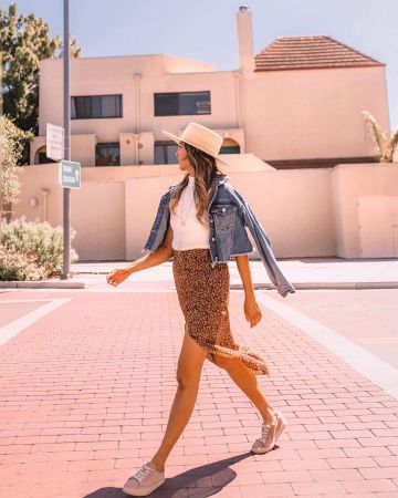 Mi­di Skirt of Jyo on the Instagram account @jyo_shankar