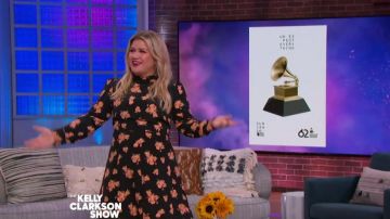 Miss selfridge Flo­ral Print Mi­di Dress worn by Kelly Clarkson on The Kelly Clarkson Show January 23, 2020
