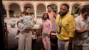 Mono rosa usado por Diane Johnson (Marsai Martin) en negro Temporada 6 Episodio 13