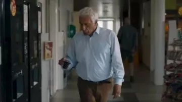 Camisa azul claro de Max (Gérard Darmon) en Tout le monde debout