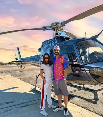 Short gray Thomas Vergara on the account Instagram of @nabilla