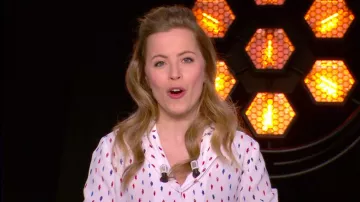 The blouse with tailor collar fashion pajamas QUEEN ELIZABETH Pauline Sanzey in Golf + the mag 21.01.2020