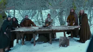 La cape marron de Lionel (Étienne Fague) dans Kaamelott - Premier Volet