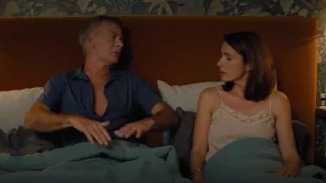 Blue shirt of Antoine Mercier (Franck Dubosc) in 10 days without mom