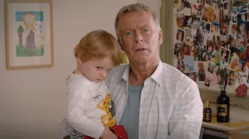 T shirt blue Antoine Mercier (Franck Dubosc) in 10 days without mom