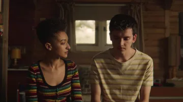 Multicolore Rayé top à manches longues portées par Ola Nyman (Patricia Allison) dans l'Éducation Sexuelle (S02E05)