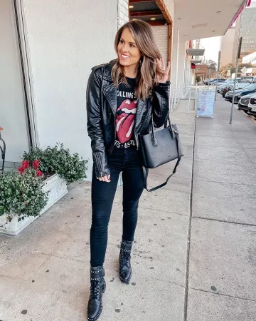 Botas negras de Whitney Graham en la cuenta de Instagram @whitswhims